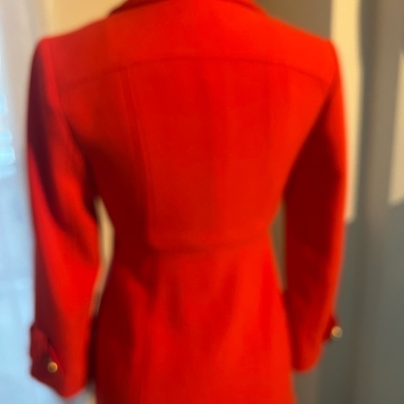 Vibrant and stylish orange trench coat - Picture 4 of 9